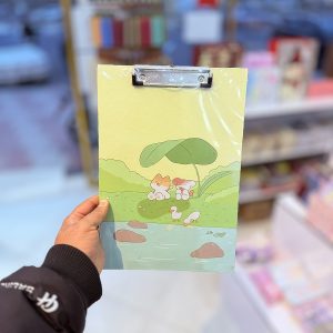 عکس تخته شاسی A4 طرح گربه و سگ در چمن پیتیکو - شماره 1